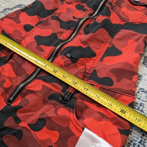 Woman’s Slim Fit camouflage sleeveless Jumpsuit - Picture 3 of 6